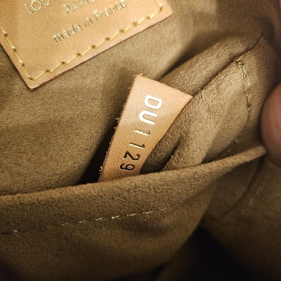 Louis Vuitton Boite Chapeau MM Crossbody Bag - Picture 11 of 14